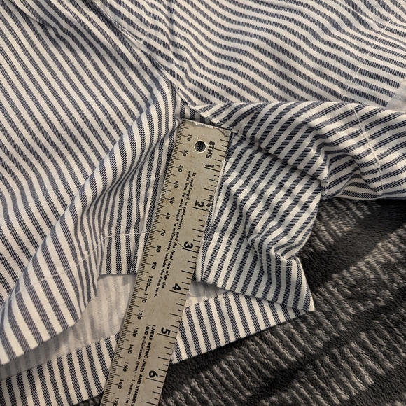 Old Navy Shorts. Size 10 - Picture 4 of 5